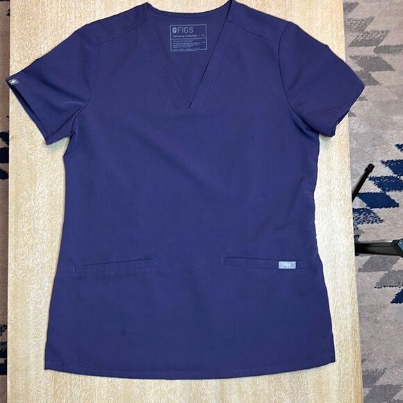 Figs Casma Three-Pocket scrub top - Picture 1 of 9